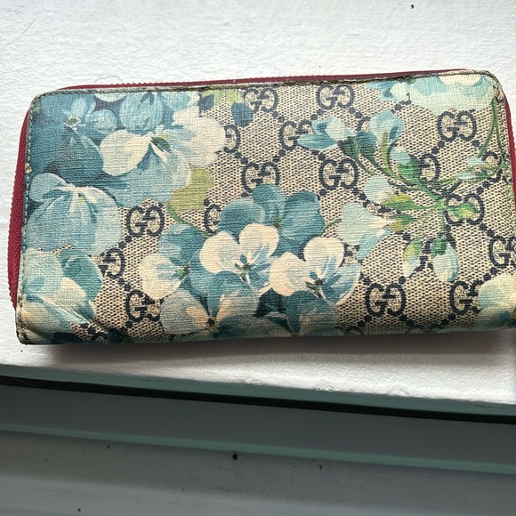 GUCCI BLOOMS